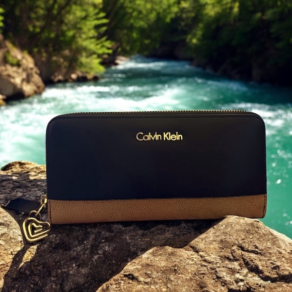 Calvin Klein Wallet with Black & Brown Leather. Two Tone Leather Color Blocking - Picture 2 of 16